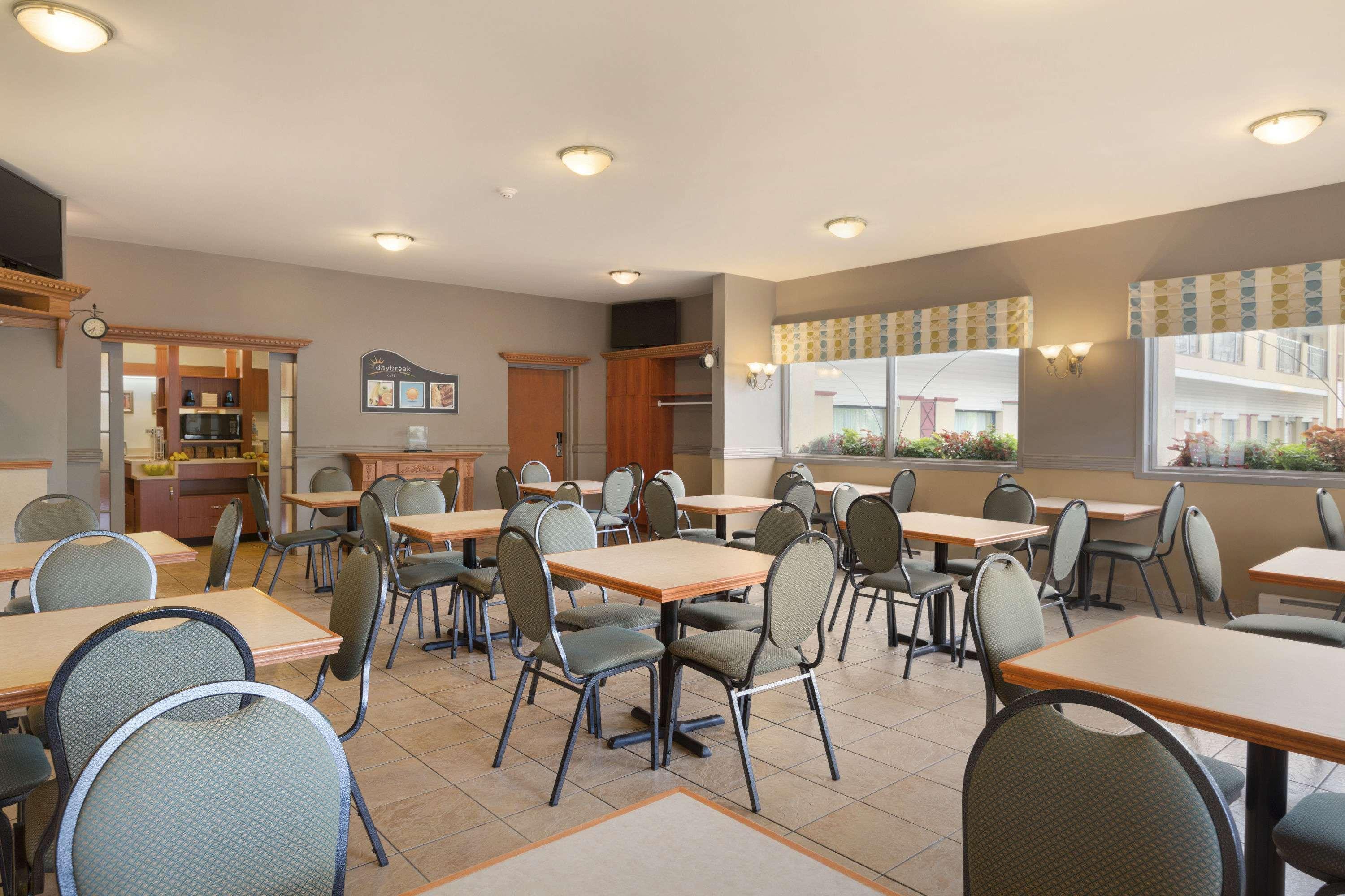 Days Inn By Wyndham Rivière-du-Loup Exterior foto