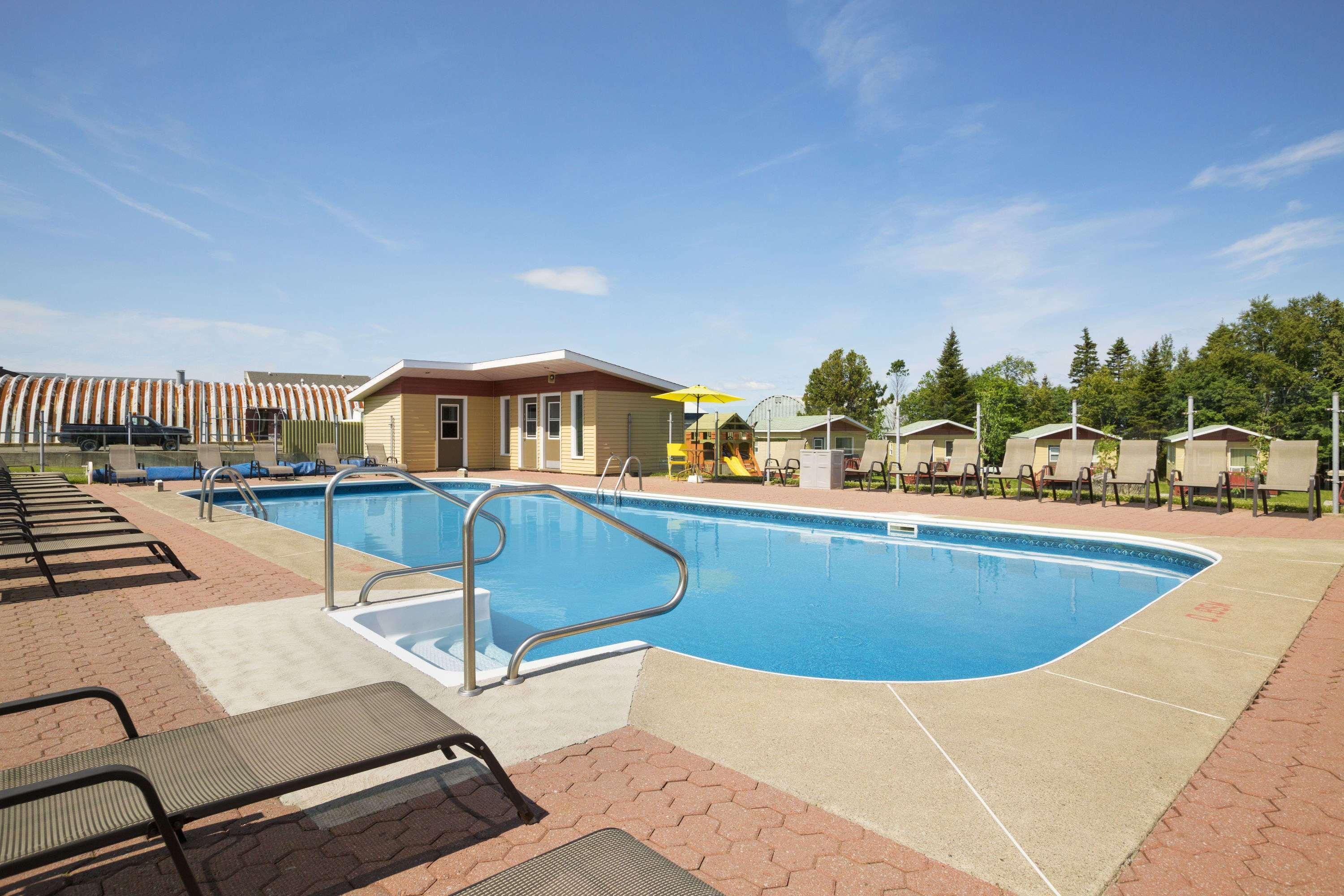 Days Inn By Wyndham Rivière-du-Loup Exterior foto